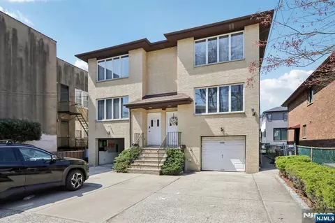 505 3rd St, Palisades Park, NJ 07650