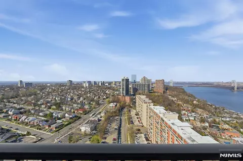 6 Horizon #2809, Fort Lee, NJ 07024
