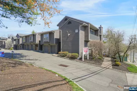 855 Valley Brook Ave #1B, Lyndhurst, NJ 07071