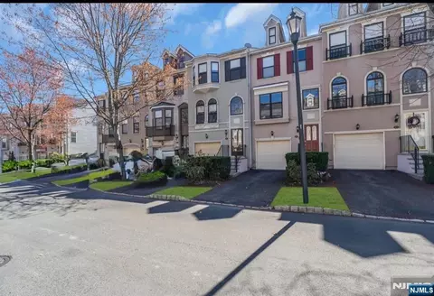451 Hartford Dr #4052, Nutley, NJ 07110
