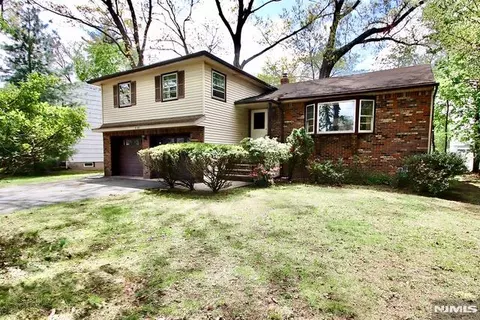 5-22 Dorothy St, Fair Lawn, NJ 07410
