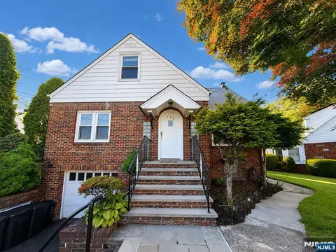 165 Oak Grove Ave, Hasbrouck Heights, NJ 07604