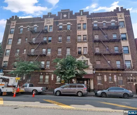 821 Bergen #B5, Jersey City, NJ 07306