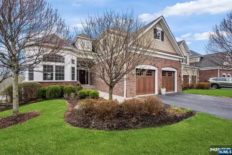 26 Wheatsheaf Farm Rd #84, Morristown, NJ 07960