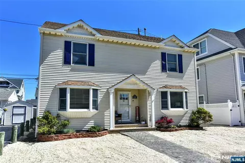 126 Bayberry Rd, Lavallette, NJ 08735