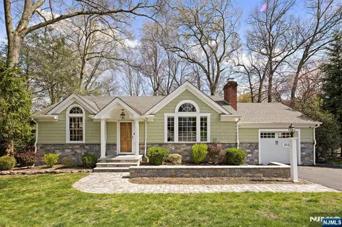 306 Sunset Blvd, Wyckoff, NJ 07481
