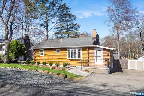 10 Lake Trl, Wayne, NJ 07470