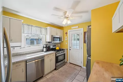 Kitchen - 23 Smith Ave, Haskell, NJ 07420 photo 2 of 3