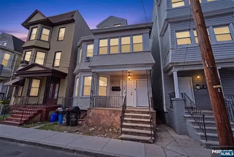 647 19th St, Newark, NJ 07103