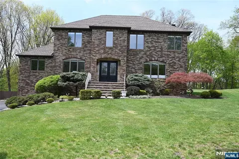 43 Lisa Ct, North Haledon, NJ 07508