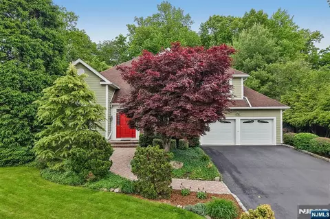 128 Rutherford Rd, Mahwah, NJ 07430