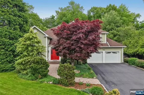 128 Rutherford Rd, Mahwah, NJ 07430