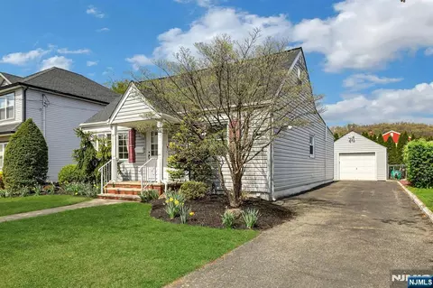 16 Maple Hill Rd, Clifton, NJ 07013