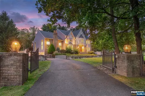 5 Williams Crst, Park Ridge, NJ 07656