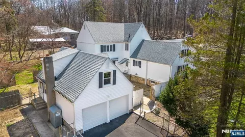 8 Stonehedge Ln, Byram Township, NJ 07821