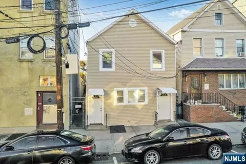 402 N 3rd St, East Newark, NJ 07029