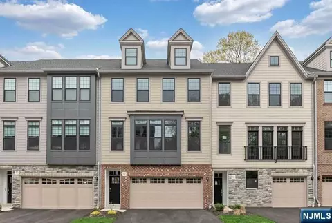 92 Cinnamon Dr, Saddle River, NJ 07458