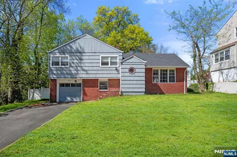 20 Blish Pl, Dumont, NJ 07628