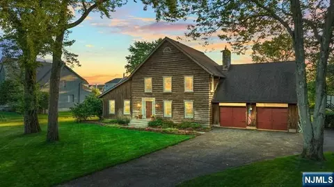 741 Charnwood Dr, Wyckoff, NJ 07481