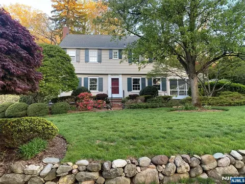 342 Beechwood Rd, Ridgewood, NJ 07450