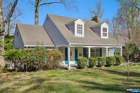 162 Anderson Ave, Closter, NJ 07624