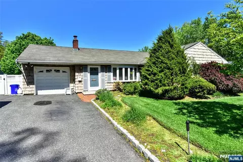 31 Susan Ave, Midland Park, NJ 07432