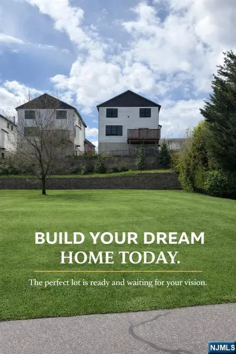 38 N Railroad Ave, Mahwah, NJ 07430