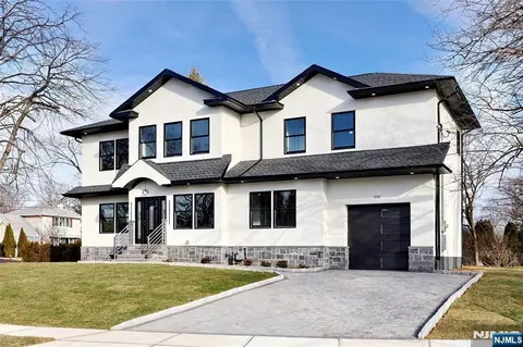 592 Fermery Dr, New Milford, NJ 07646