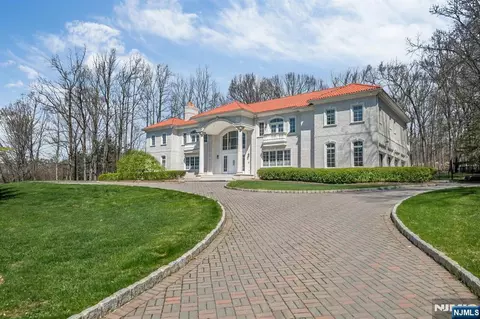 11 Alford Dr, Saddle River, NJ 07458