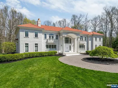 11 Alford Dr, Saddle River, NJ 07458