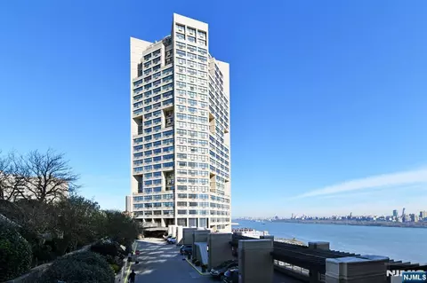 7004 Boulevard E #31A, Guttenberg, NJ 07093