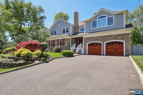 72 4th St, Park Ridge, NJ 07656