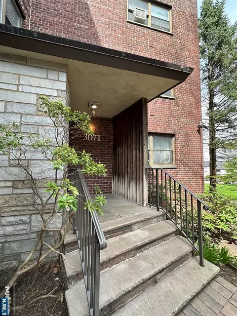 3071 Edwin Ave #5H, Fort Lee, NJ 07024