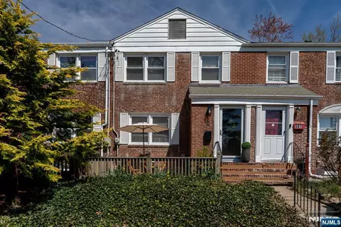 589 Beverly Rd, Teaneck, NJ 07666