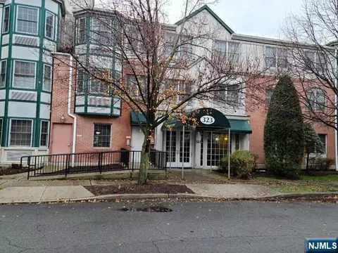 323 Willow St #3M, Teaneck, NJ 07666