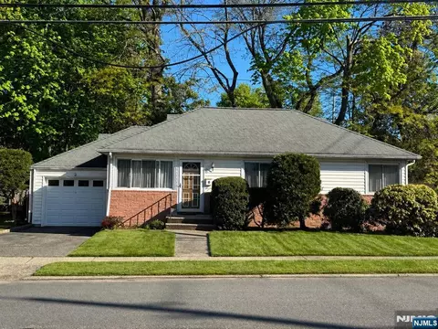 8 Cornwall Rd, Glen Rock, NJ 07452