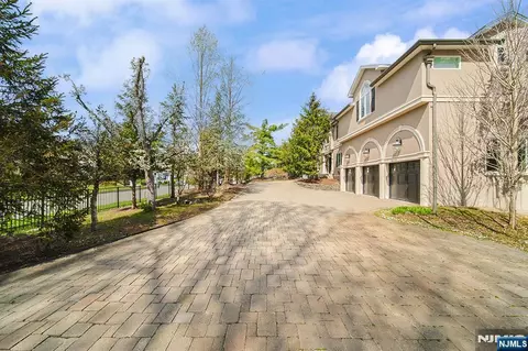 74 Sherwood Rd, Norwood, NJ 07648
