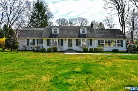 520 Lafayette Ave, Wyckoff, NJ 07481