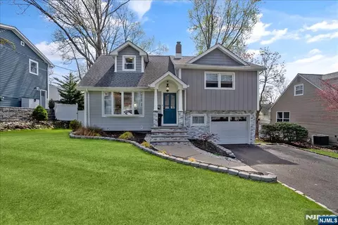 11 Westland Rd, Verona, NJ 07044