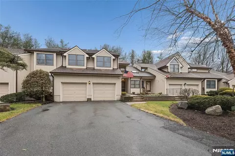 7 Valen Ct #2, Franklin Lakes, NJ 07417