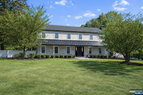 3 Osborne Ct, Mahwah, NJ 07430