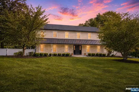 3 Osborne Ct, Mahwah, NJ 07430