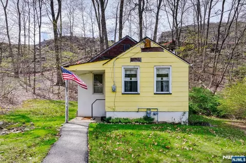 102 Greenwood Ave, Haskell, NJ 07420