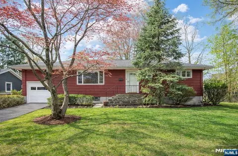 10 Laurel Pl, Caldwell, NJ 07006