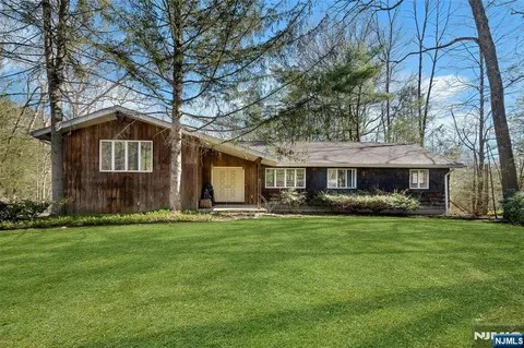 24 Deerhaven Ln, Newfoundland, NJ 07435