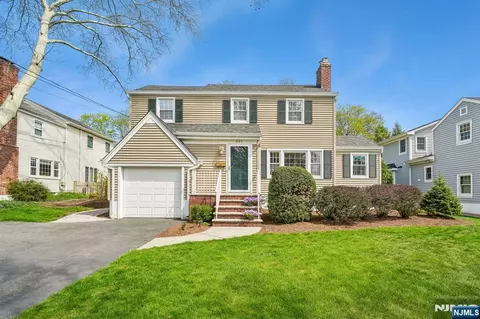 321 Kenilworth Rd, Ridgewood, NJ 07450