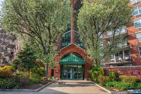 300 Main St #704, Little Falls, NJ 07424