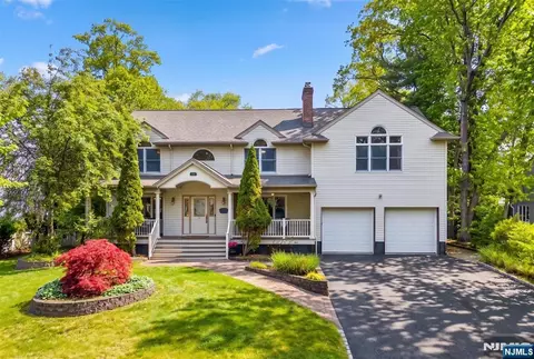 55 Canterbury Dr, Ramsey, NJ 07446