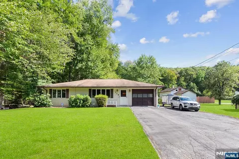 114 Van Dam Ave, Bloomingdale, NJ 07403