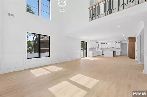 Living - 532 Hobart Rd, Paramus, NJ 07652 photo 1 of 4